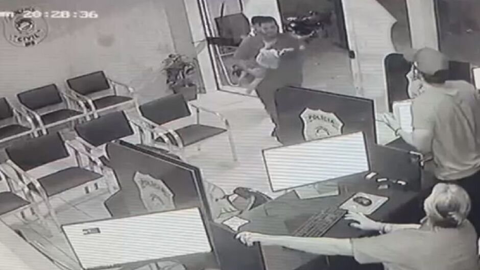 Desesperado, pai entrou na Depac em busca de ajuda para o filho