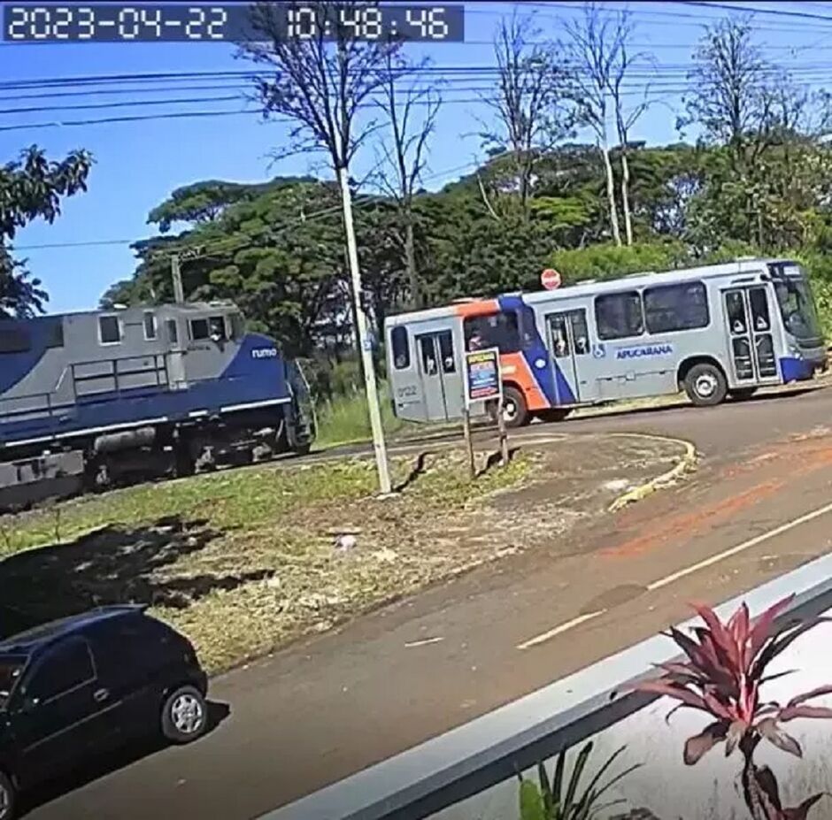 Passageiros ficaram assustados com a manobra arriscada do motorista