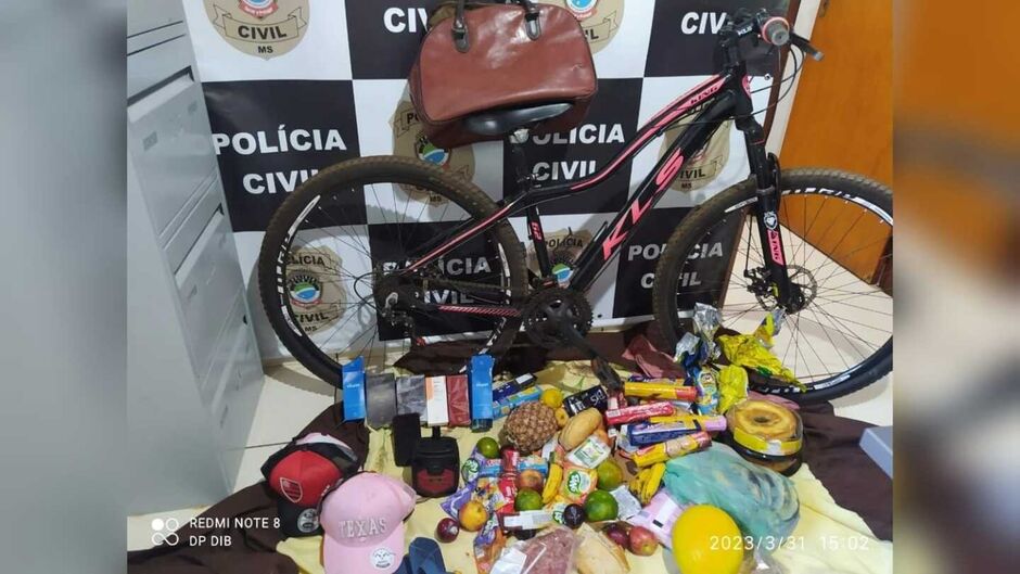 Homem roubou comida, mas foi pego escondido em matagal