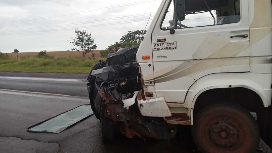 Apesar da colisão ser forte, o caminhoneiro nada sofreu