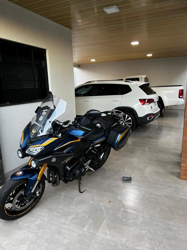 Dinheiro e materiais apreendidos na operação 