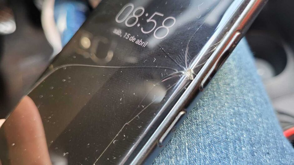 Mulher levou dois pontos depois de levar golpes de celular na cabeça