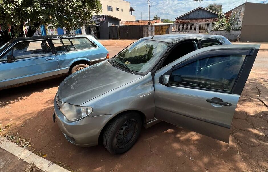 Carro que idoso conduzia