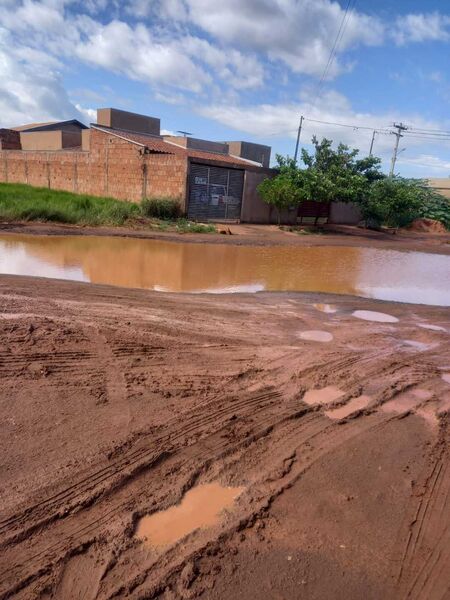 Ruas do bairro estão intransitáveis 