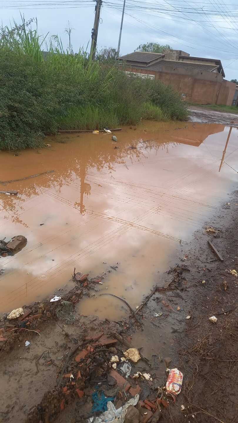 Ruas do bairro estão intransitáveis 