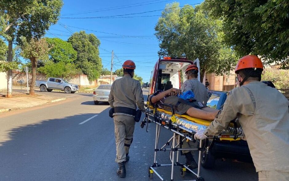 Batida deixou motociclista ferido 