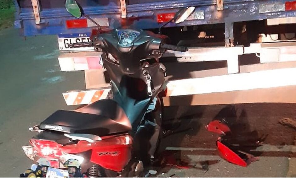 Batida deixou vítima ferida e moto destruída 
