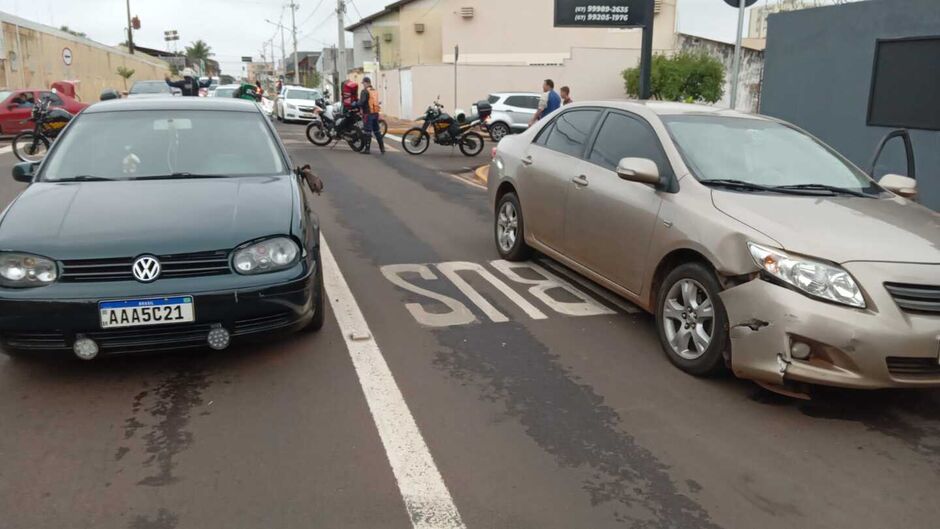 Batida deixou trânsito pior que o normal na Rui Barbosa 