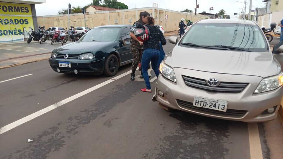 Batida deixou trânsito pior que o normal na Rui Barbosa 