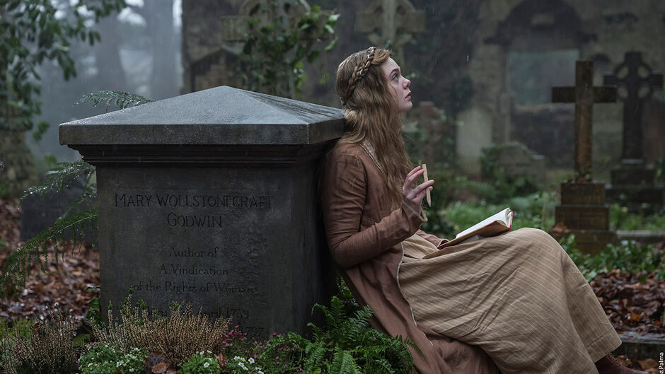 Elle Fanning no papel de Mary Shelley. Um reprodução da pessoa que só podemos imaginar.