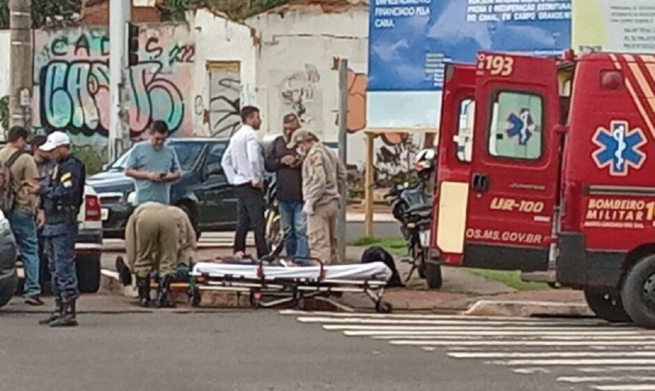 Policial estava em uma moto CB 300 