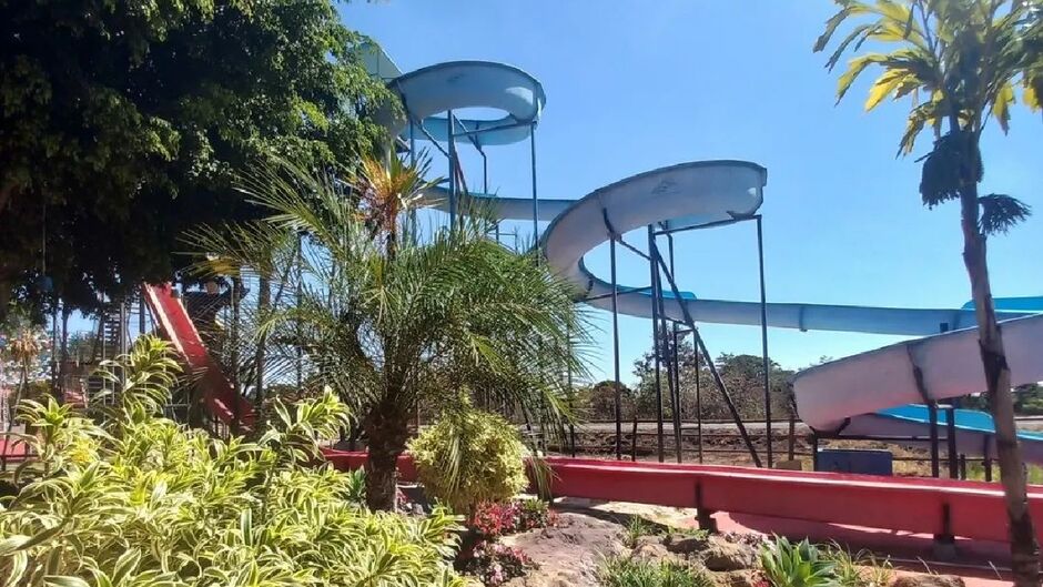 Parque comunicou que o brinquedo está isolado e que está prestando assistência à vítima do acidente