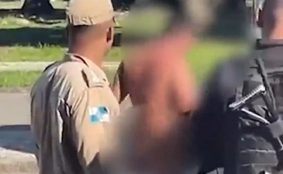 Testemunhas viram homem correram de um lado para o outro da via em desespero