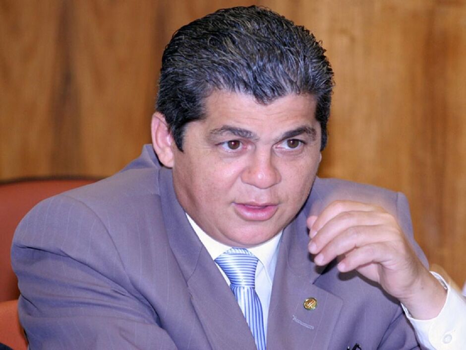 Waldir Neves era o chefão quando o contrato suspeito foi assinado 