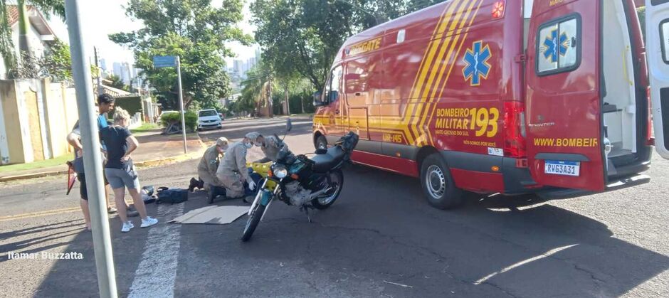 A mulher foi socorrida pelo Corpo de Bombeiros 