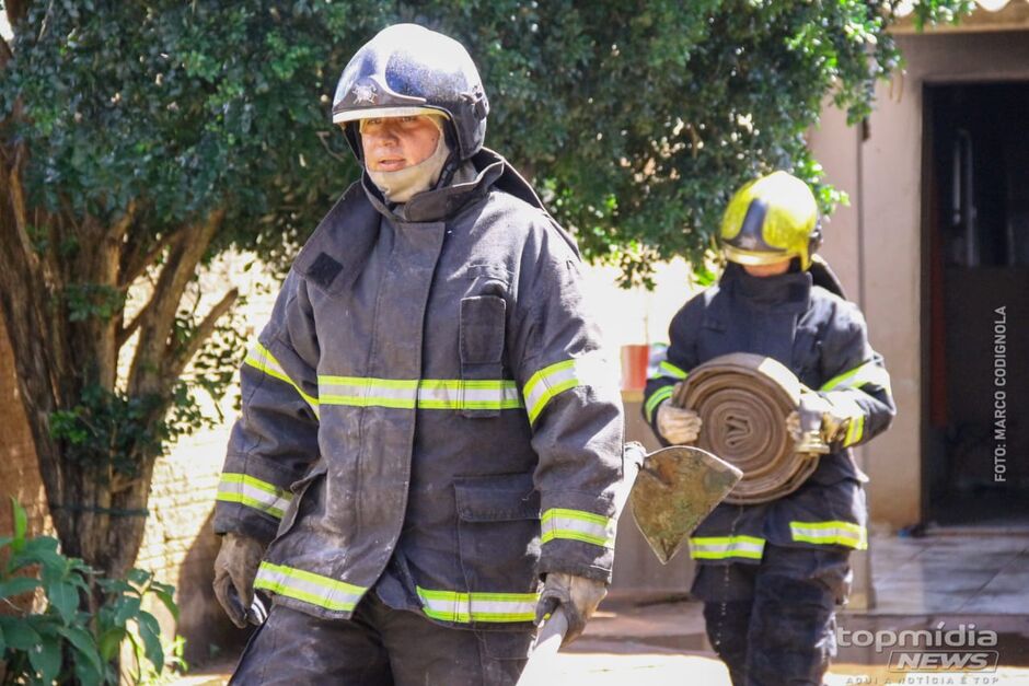 O Corpo de Bombeiros conseguiu conter as chamas 