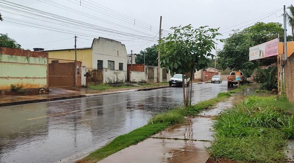 Chuva reaparece após alguns dias em Campo Grande