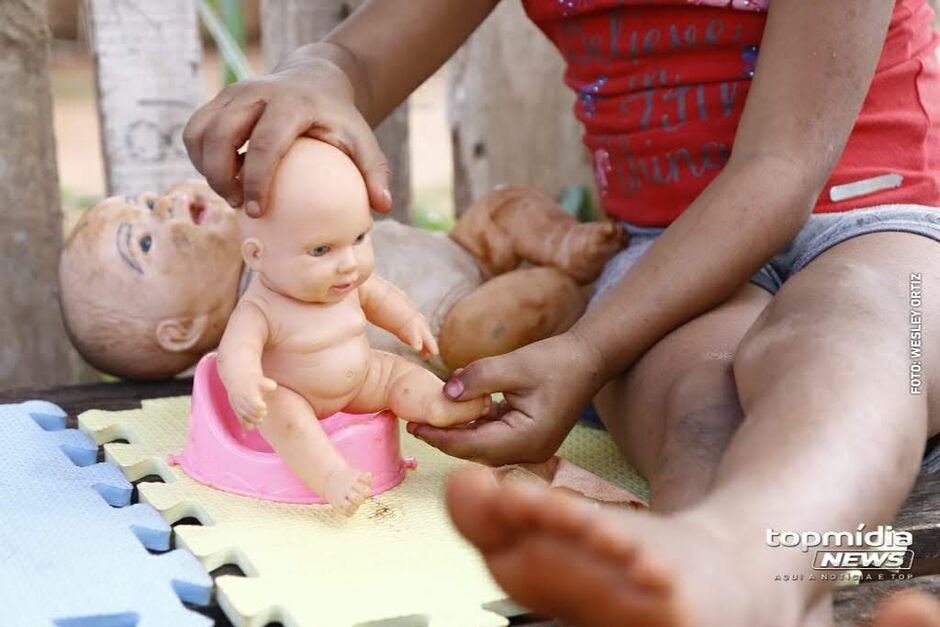 Além do corte na cabeça, a menina apresentava outras marcas roxas pelo corpo. Imagem Ilustrativa