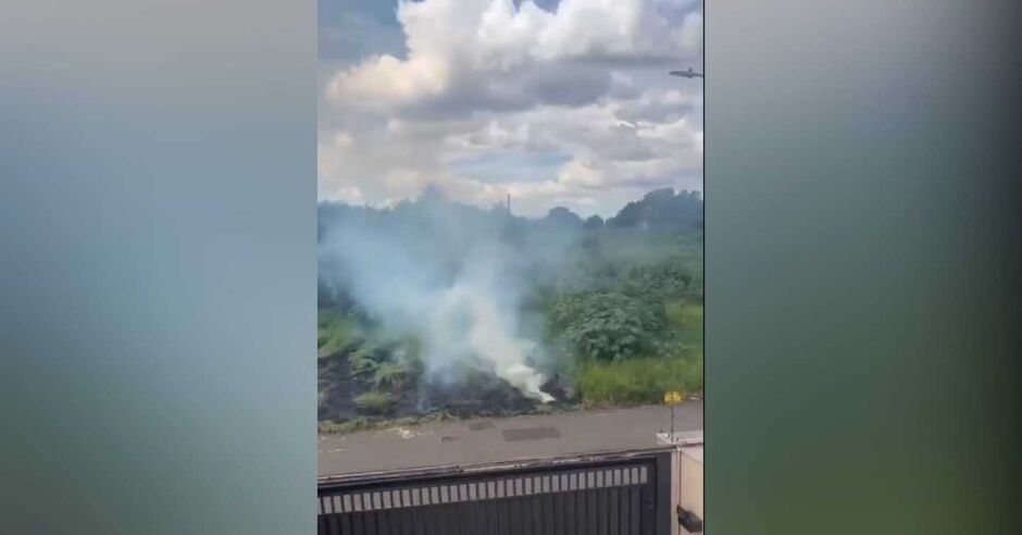 Queimada em terreno que pertence a prefeitura