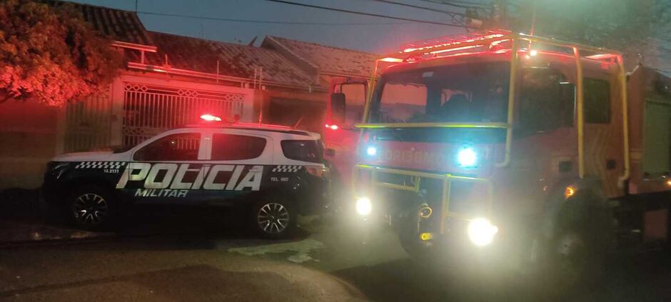 Bombeiros fizeram o trabalho de rescaldo na residência