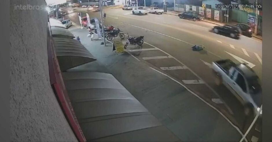 Idoso tentava atravessar avenida quando foi atropelado
