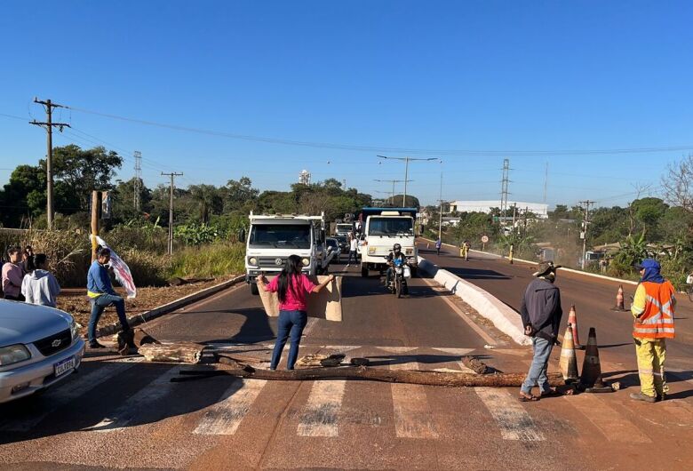 Indígenas bloquearam as pistas ainda pela manhã