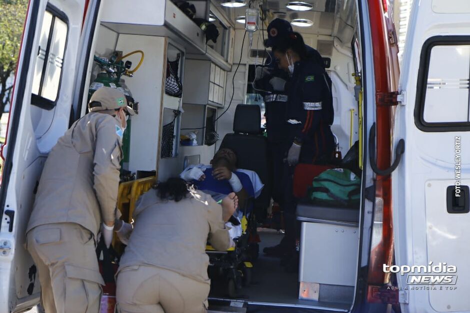 Bombeiros prestaram socorro à vítima