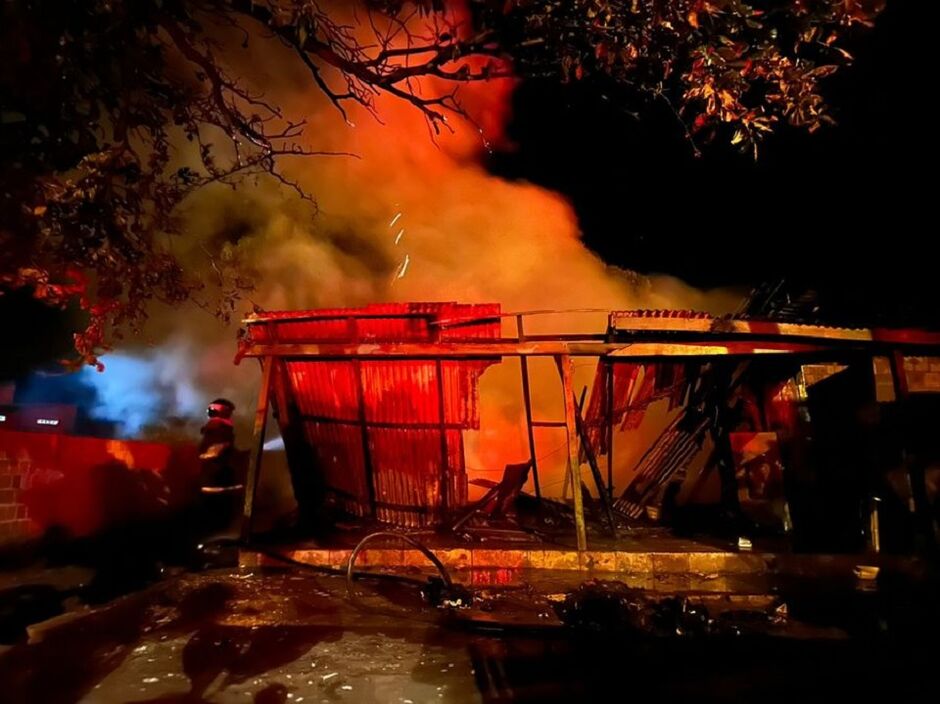 Casa ficou completamente destruída