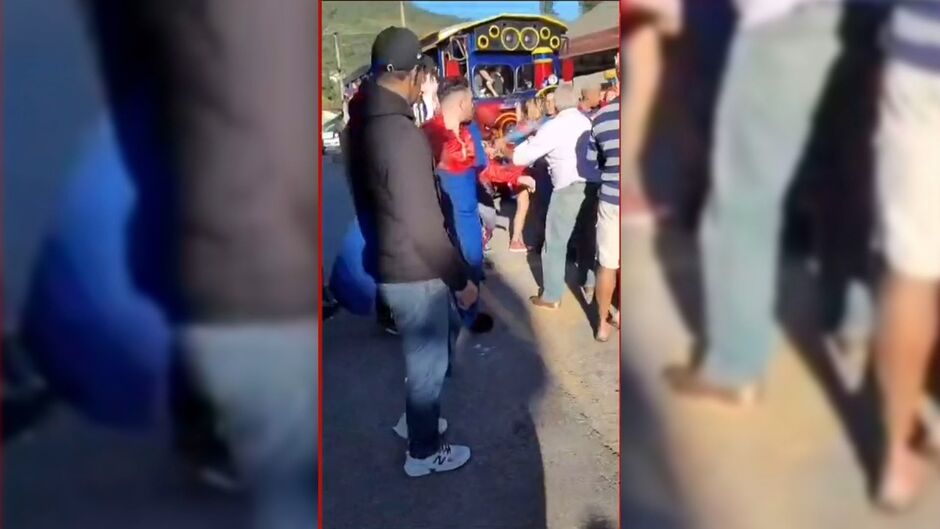 Briga entre homens fantasiados de personagens viralizou