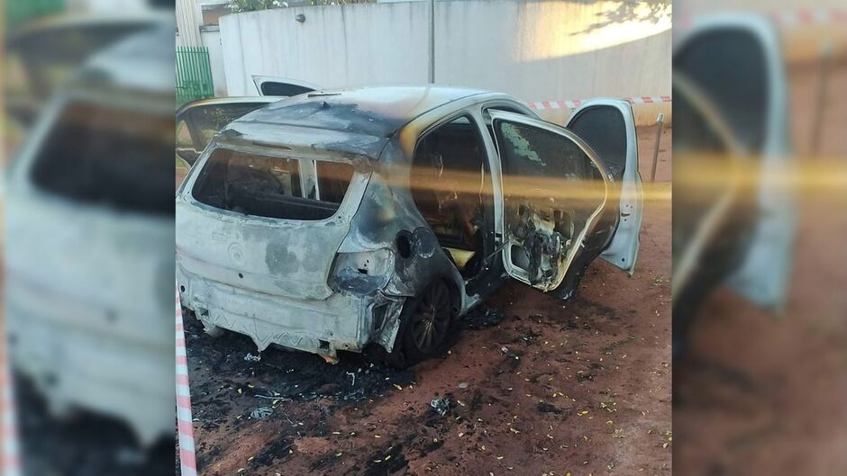 Carro ficou destruído