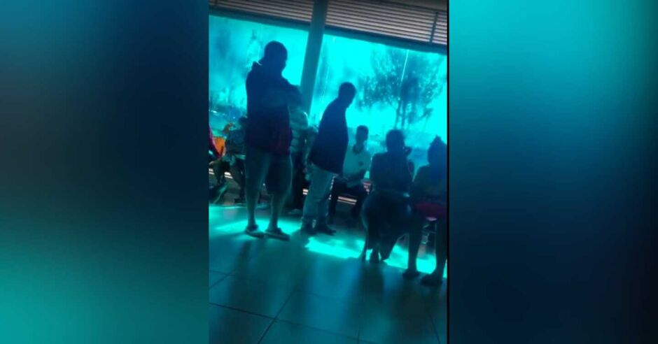 Funcionário foi flagrado discutindo com pacientes 