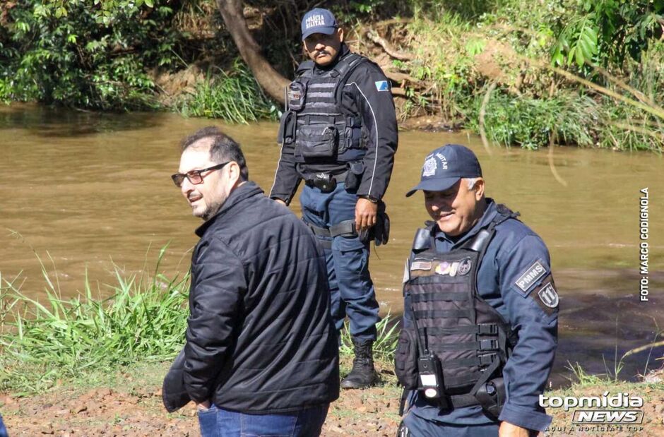 Corpo de Bombeiros prestando os primeiros atendimentos 