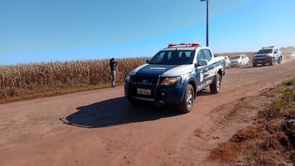 Corpo está dentro da caminhonete; perícia a caminho