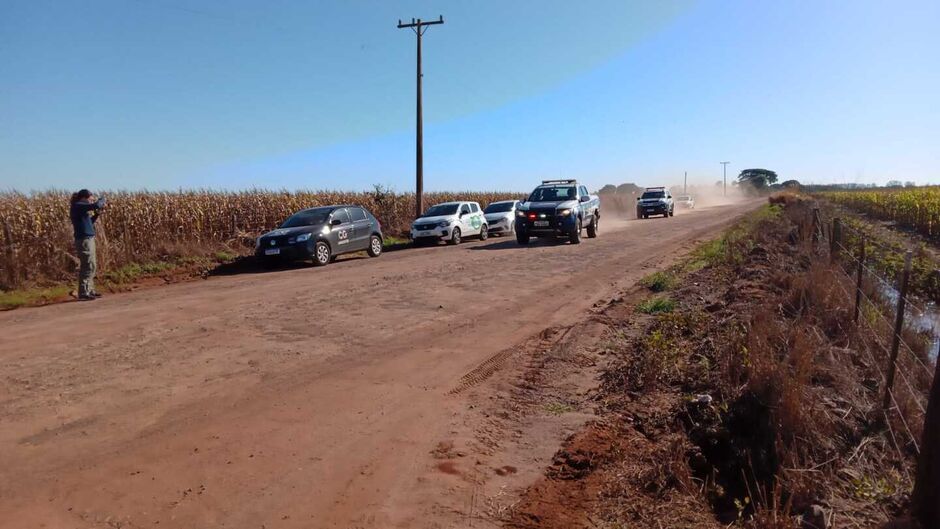 Corpo está dentro da caminhonete; perícia a caminho