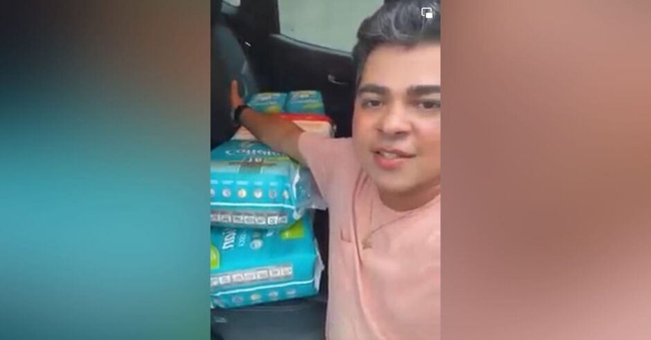 Wagner Voguel entregando doações 