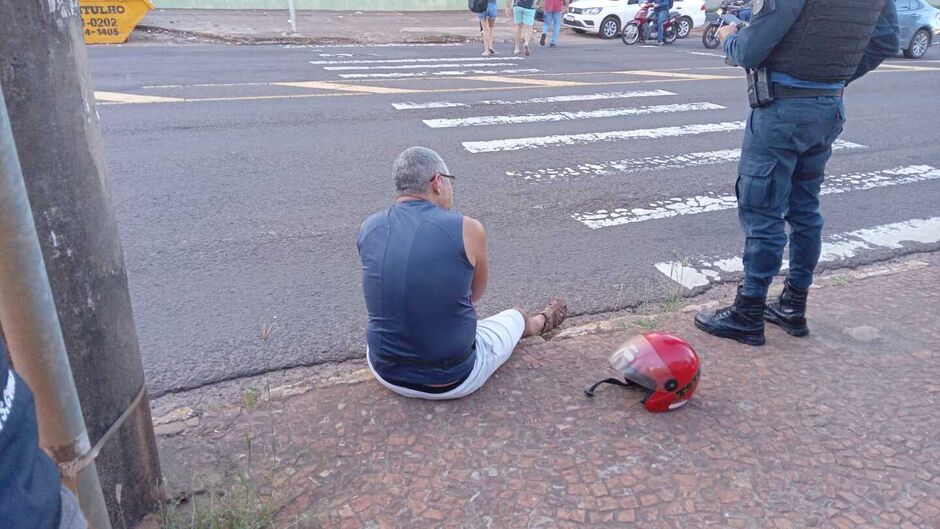 A mulher foi socorrida pelo Corpo de Bombeiros 