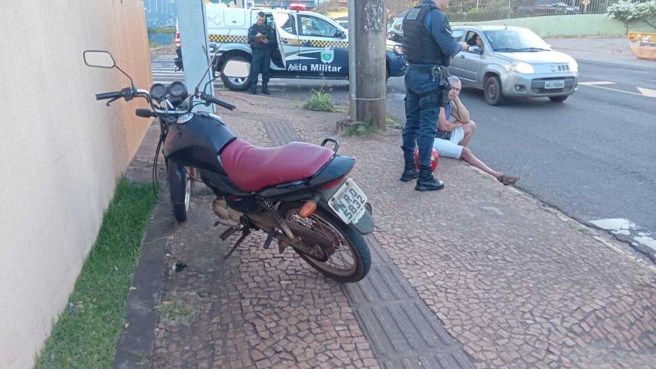 A mulher foi socorrida pelo Corpo de Bombeiros 