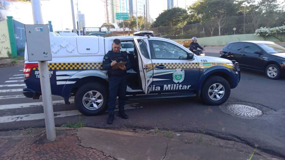A mulher foi socorrida pelo Corpo de Bombeiros 