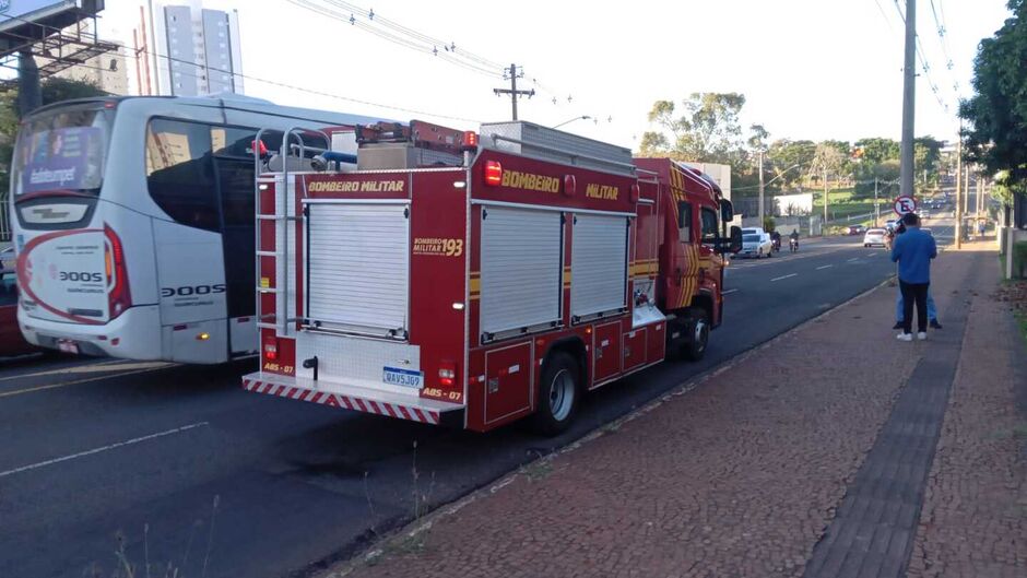 A mulher foi socorrida pelo Corpo de Bombeiros 