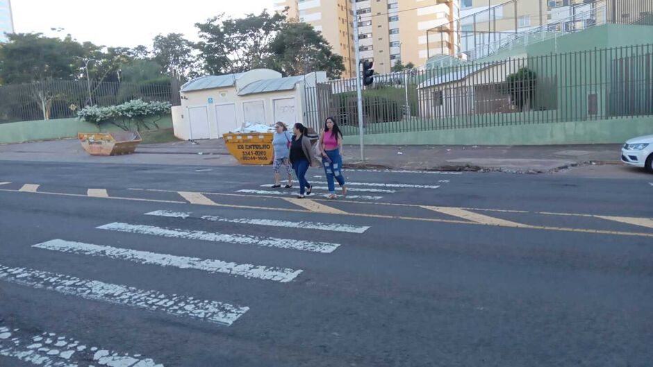 A mulher foi socorrida pelo Corpo de Bombeiros 