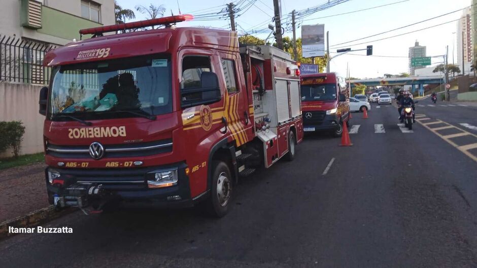 A mulher foi socorrida pelo Corpo de Bombeiros 