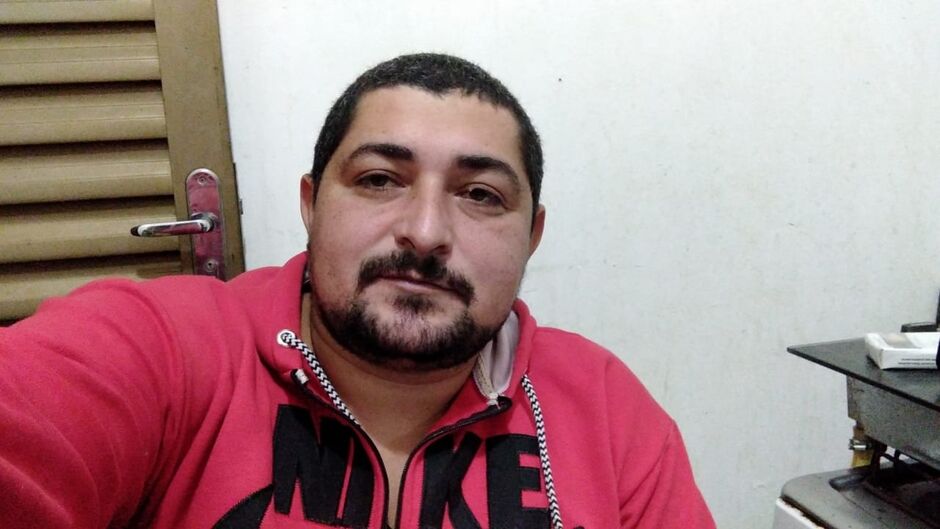 Paulo segue a jornada &agrave; procura de emprego e de uma vida digna para sua fam&iacute;lia