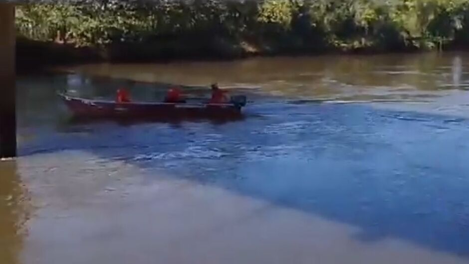 Buscas pelo rio onde Amarildo foi visto pela &uacute;ltima vez