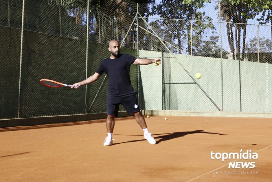 Após 12 anos de hiato, Omar voltou a se dedicar ao tênis