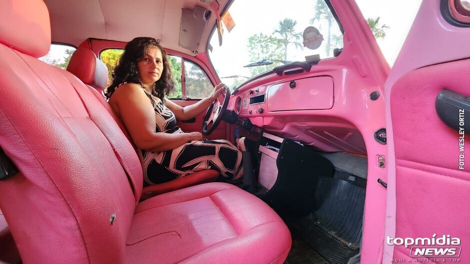 O fusca de Ivania chama a aten&ccedil;&atilde;o por onde passa