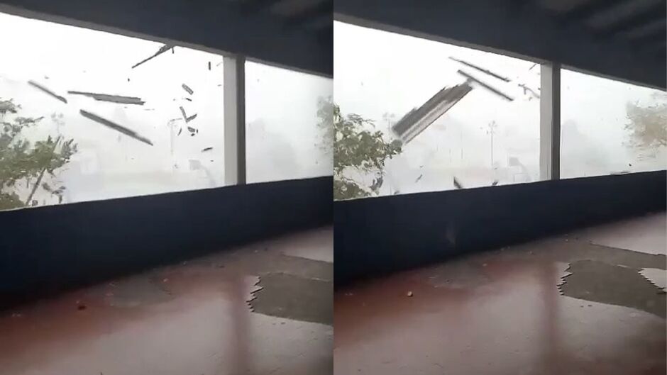 Pedaços da cobertura e do telhado voam com a tempestade