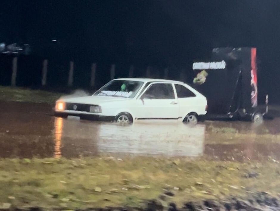 Idoso ficou pendurado em beira de ''buracão''