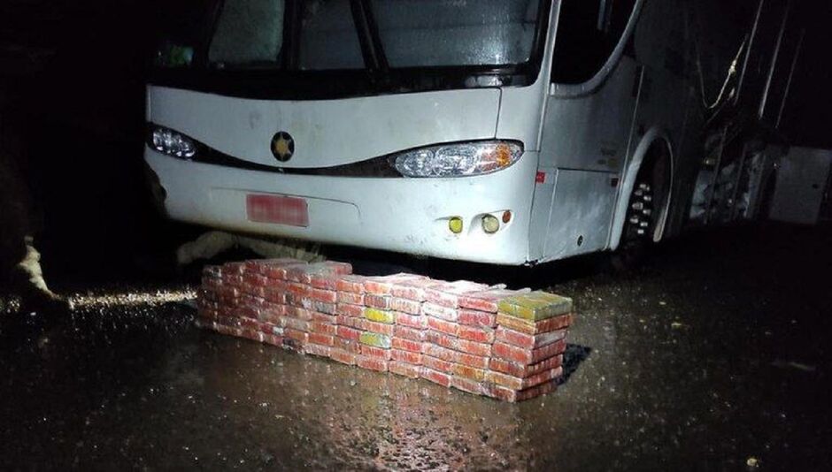 Ônibus com bolivianos ilegais levava droga na BR-163 