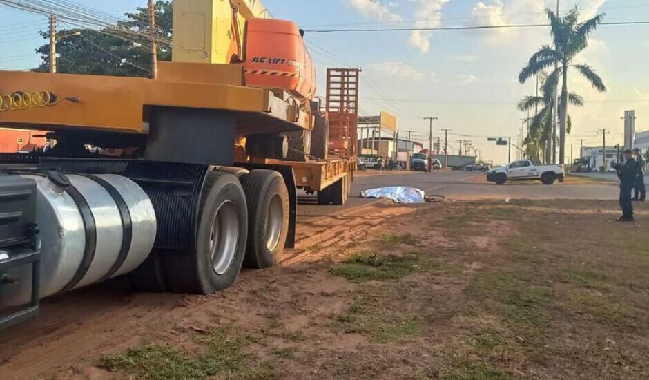 Vítima foi atropelada por uma carreta acoplada a uma pranca