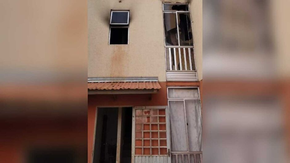 Incêndio destruiu parte do apartamento